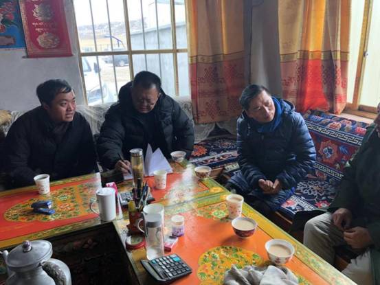 西藏成办党委书记庄劲松同志在那曲与驻村队员共度元旦佳节